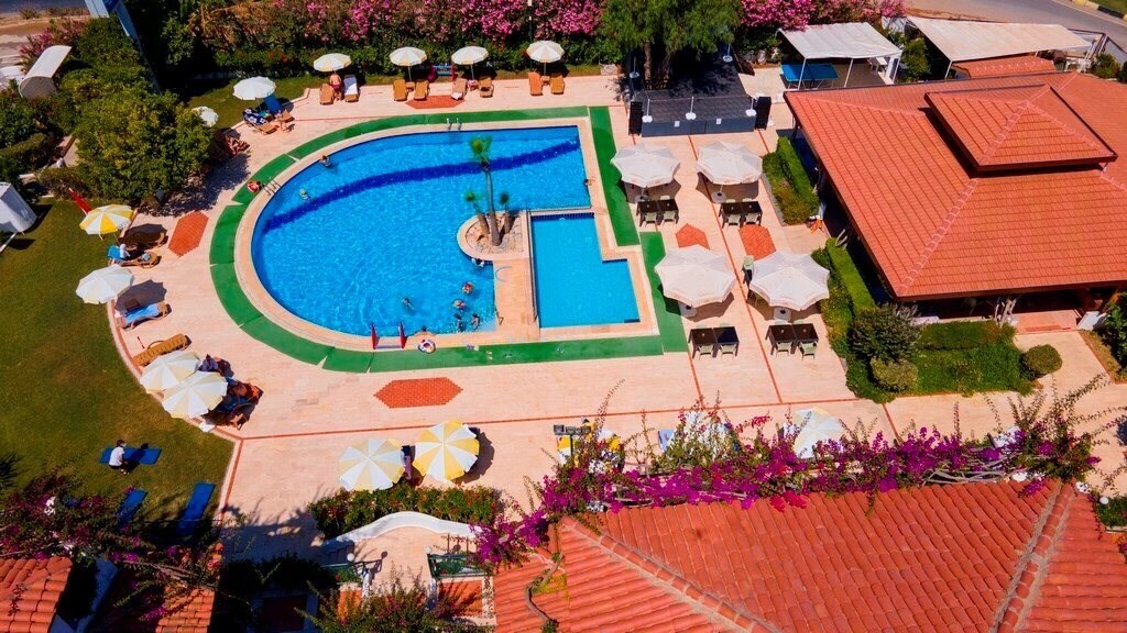 Hotel Club Titan 4*